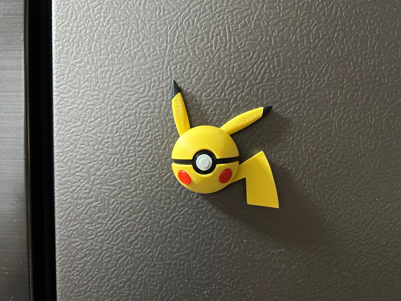 Imán para refrigerador Pikachu