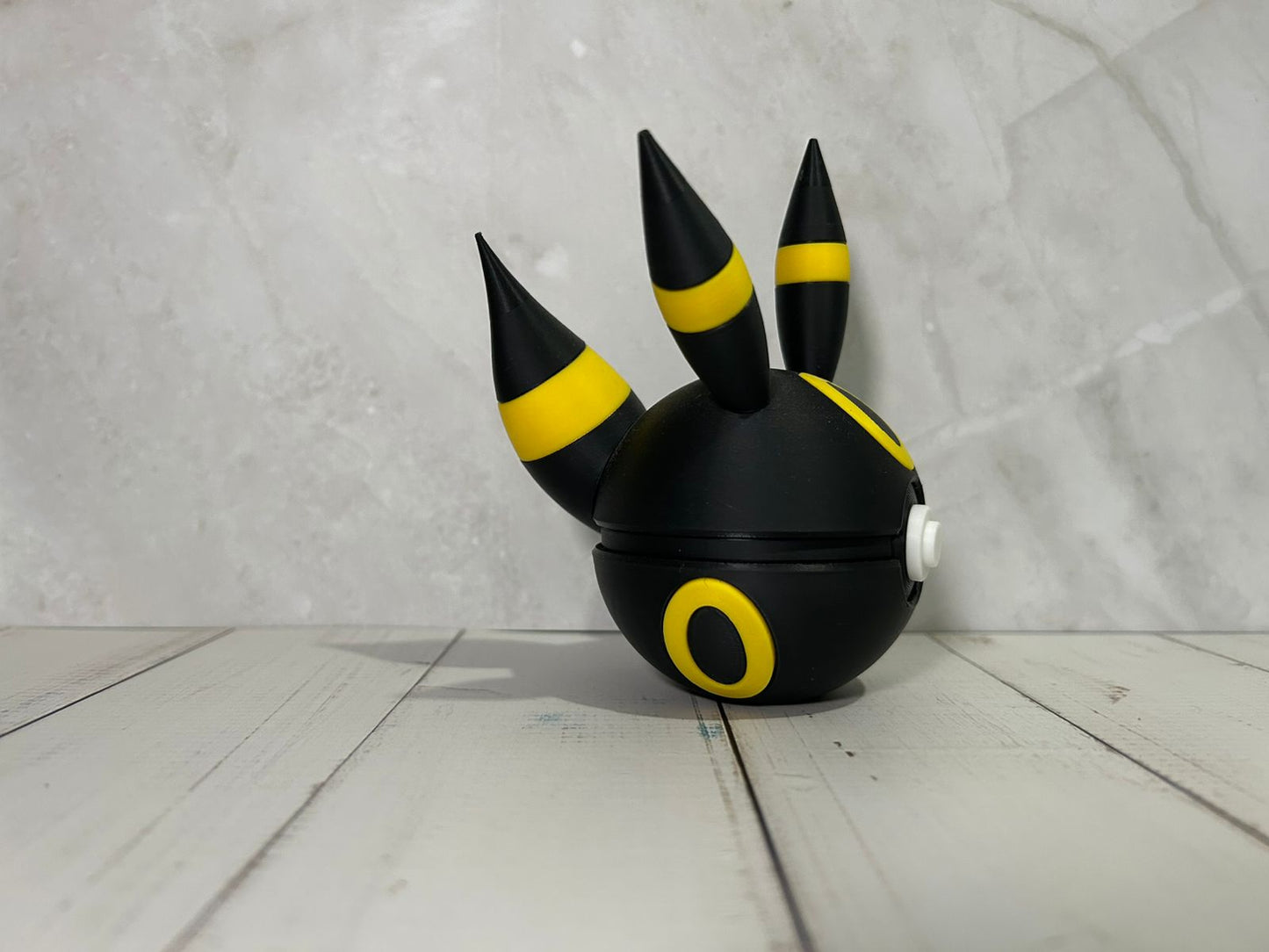 #0197 Umbreon Ball