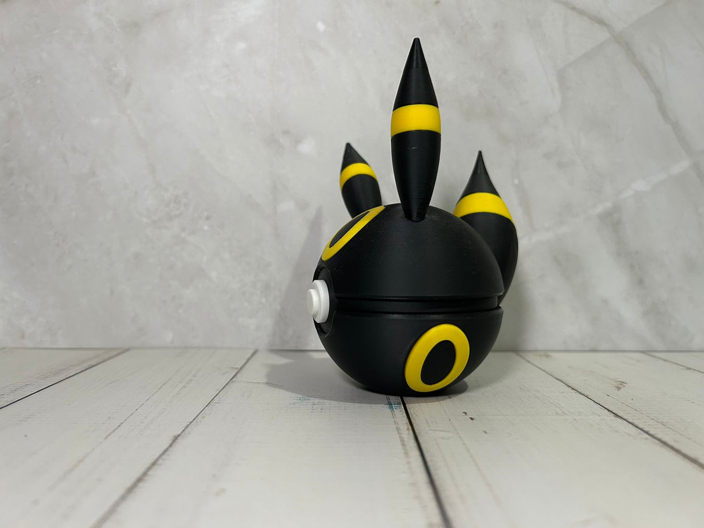 #0197 Umbreon Ball