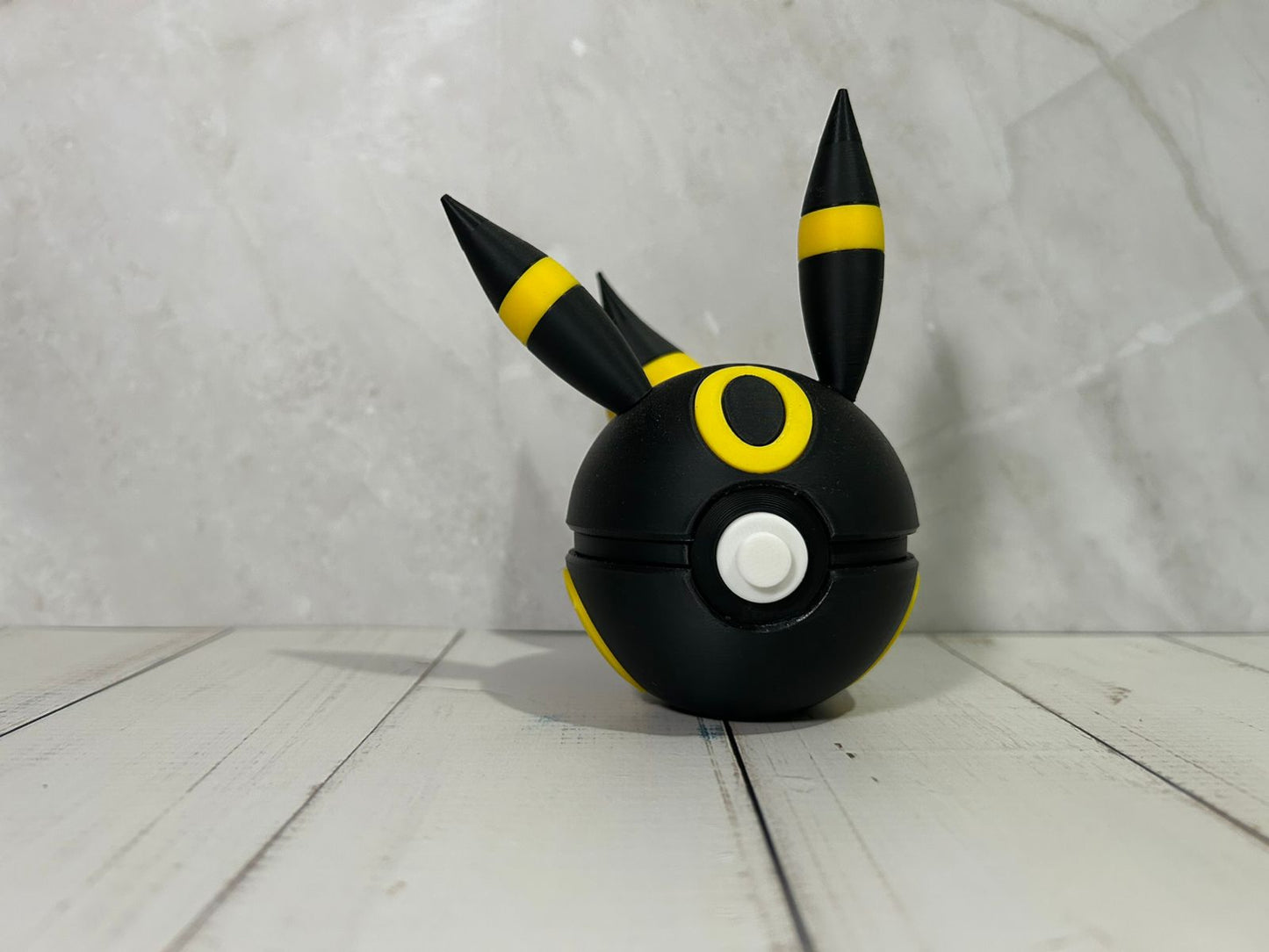 #0197 Umbreon Ball