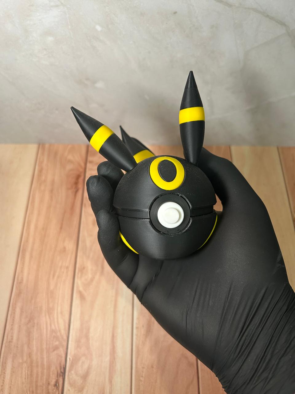#0197 Umbreon Ball