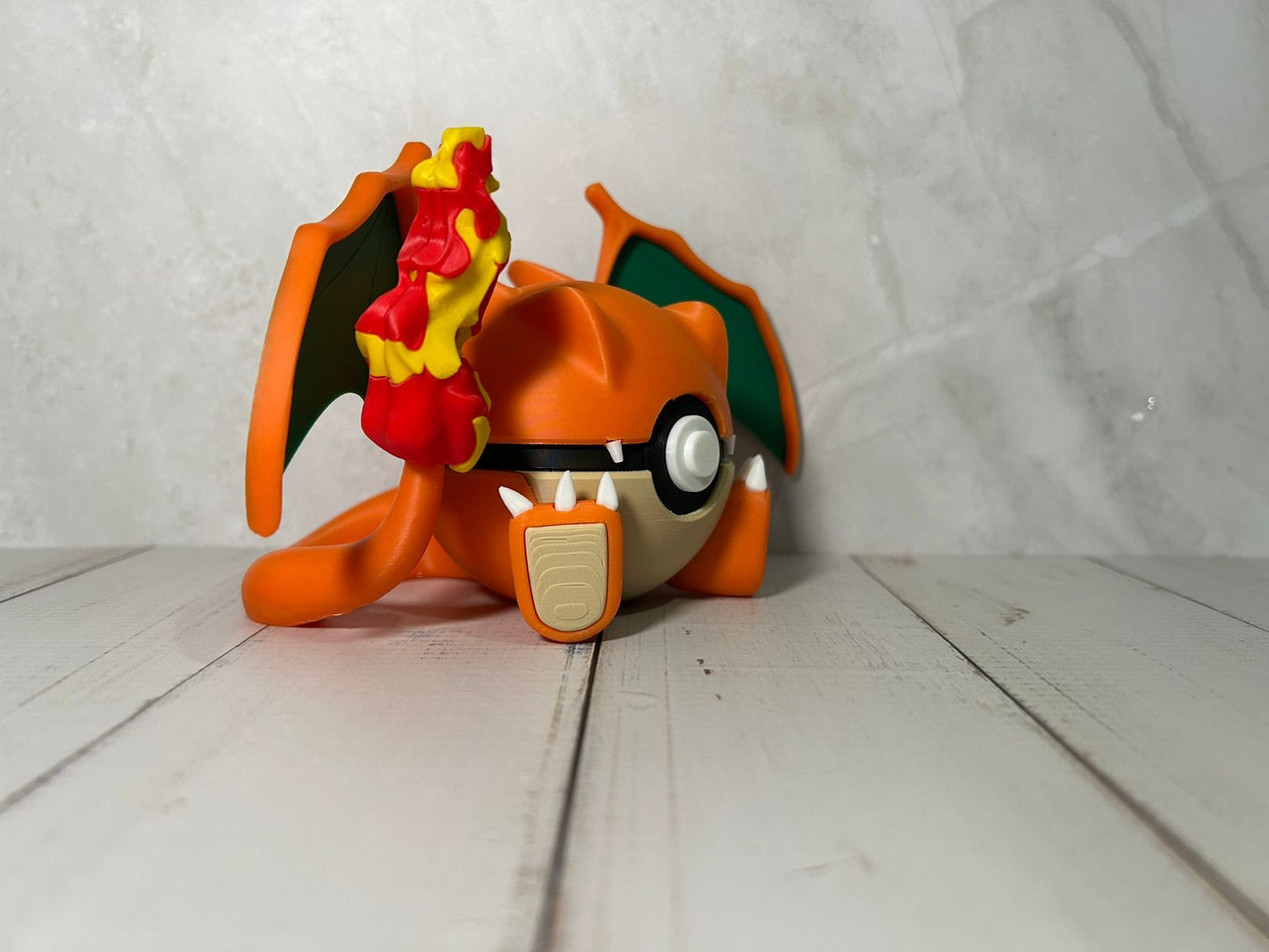 #0006 PokéBall Charizard